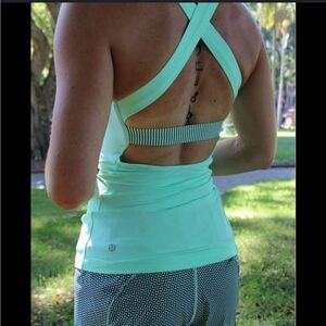 Lululemon sz 6, Core Kicker Tank, Mint Green - like new
